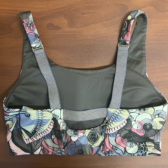 Nike floral bra - small - Picture 6 of 6